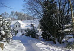 Gästeparkplatz im Winter